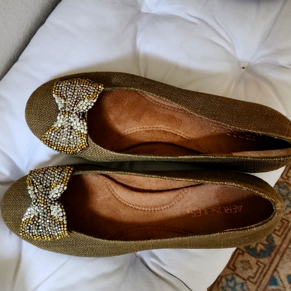 Aerosoles Imbeccable Beaded Bow Flats in Size 10